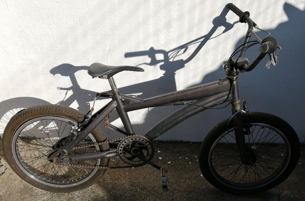 bicicleta de manobras , roda 20 bom estado