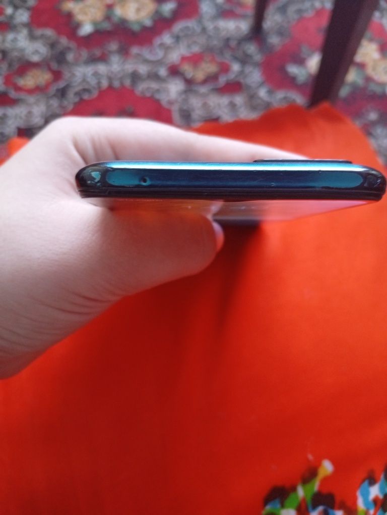 Продам телефон ZTE Blade v30 Vita в непоганому стані всі деталь в опис