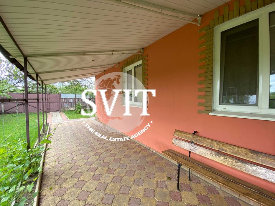 Продам заміський будинок з великим фермерським господарством