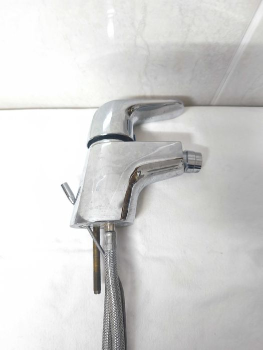 Três - torneira em muito bom estado