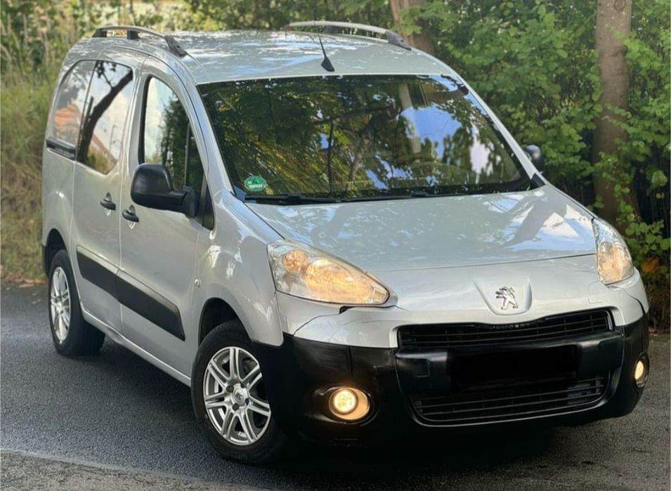Peugeot Partner [L1H1]
1.6L [e-HDI] 90HP
• Automática 
• "FULL EXTRAS"