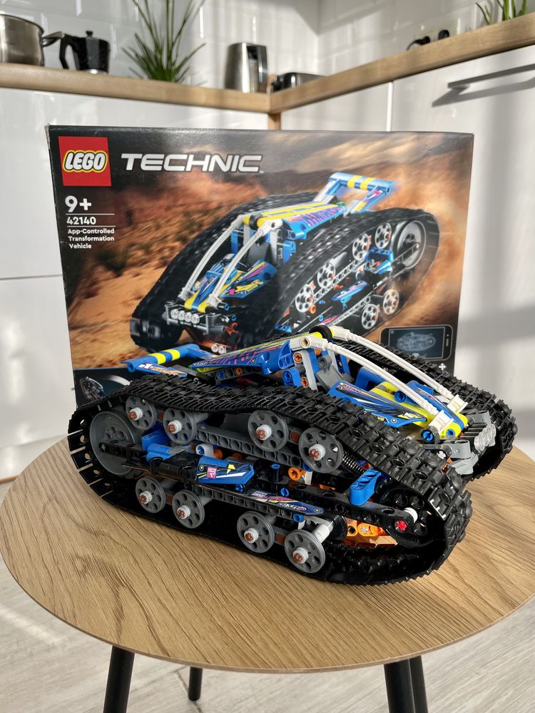 Конструктор Lego Technic 42140 машина-трансформер Remote Control