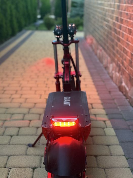 Електросамокат Giant Outlander m11 pro