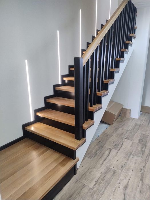 Schody Drewniane wraz z balustradami