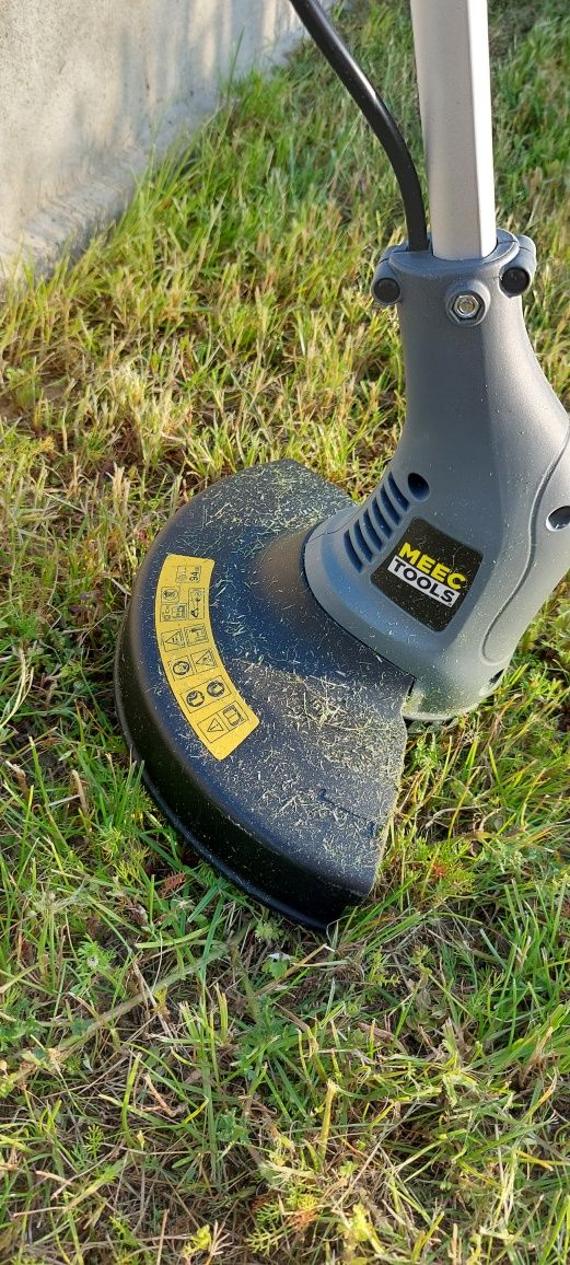 Podkoszarka Meec jak nowa, zabrudzona jedynie trawa