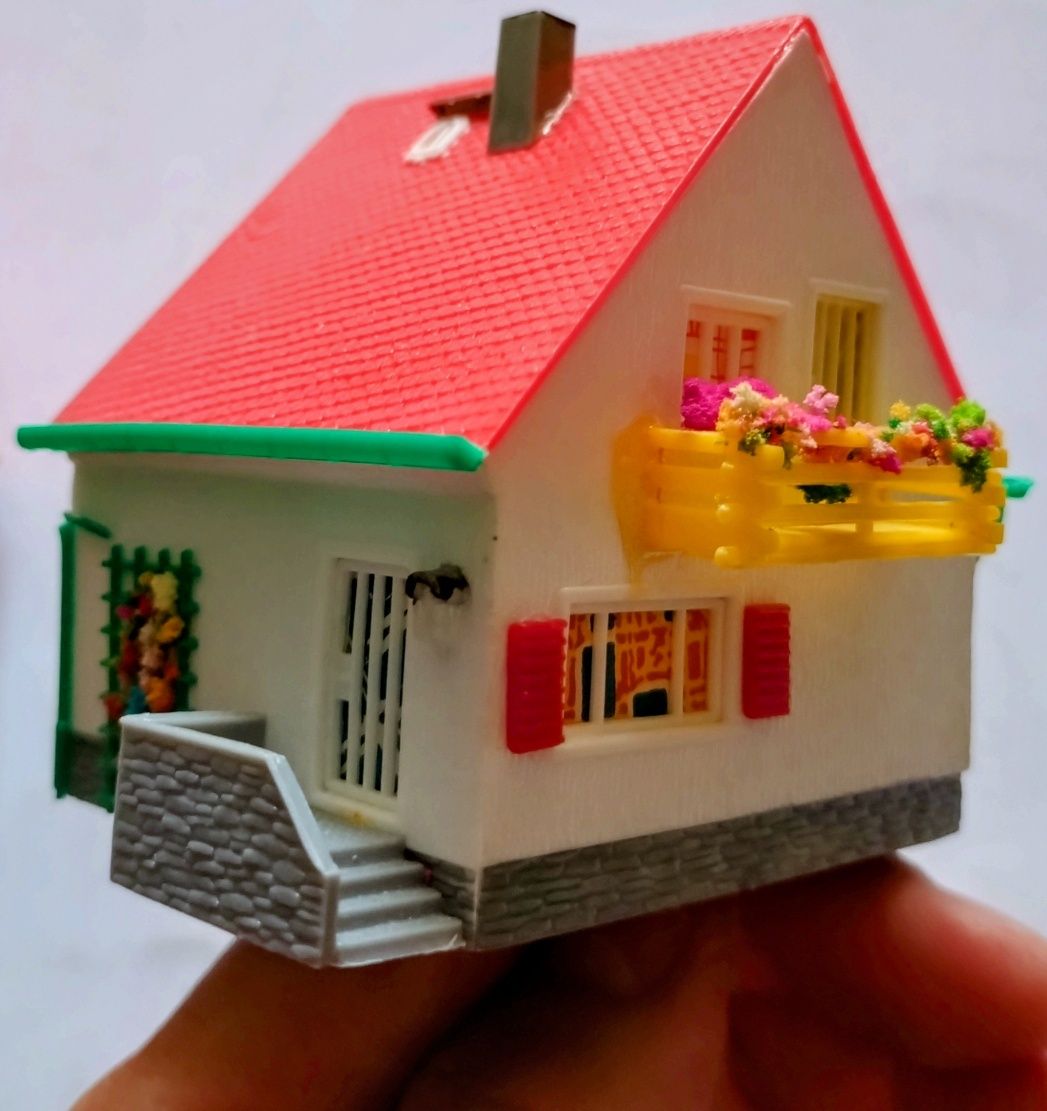 Domek jednorodzinny. Model do kolejek Piko,TT i innych