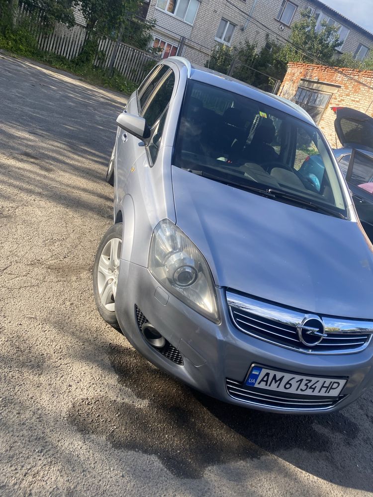 Автомобіль Opel Zafira