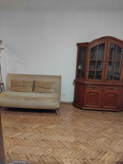 Оренда в центрі 2-х  квартири з студією-кухнею