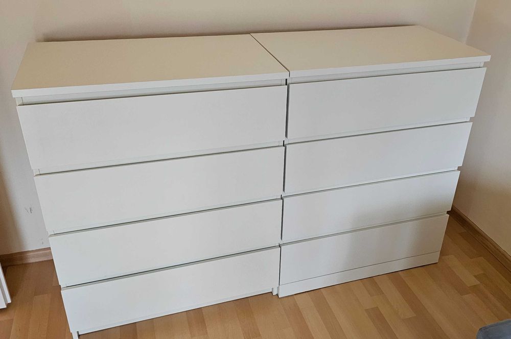 Dwie białe komody IKEA MALM