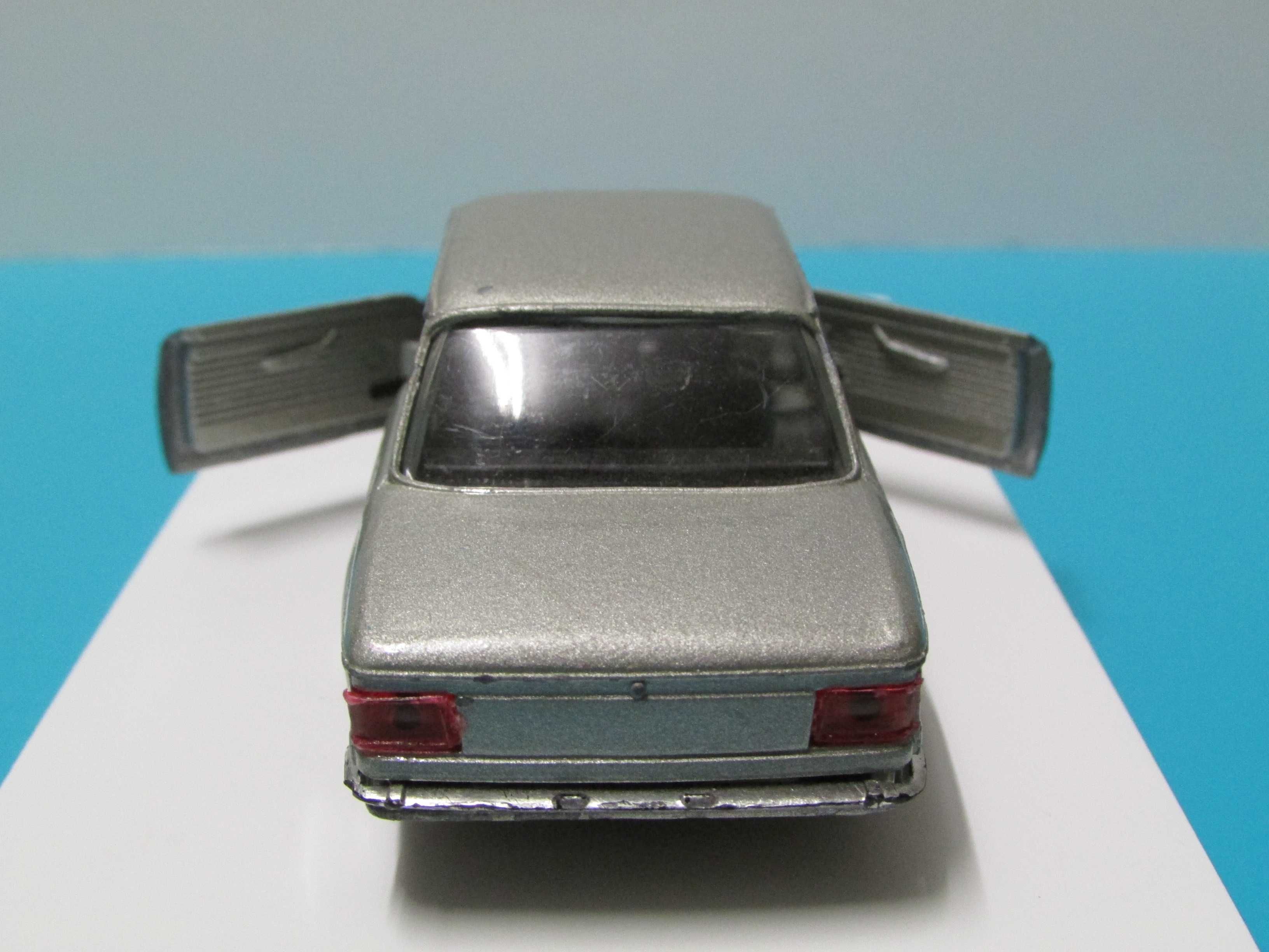 BMW 2002 Turbo (1975) - Miniatura Solido escala 1/43