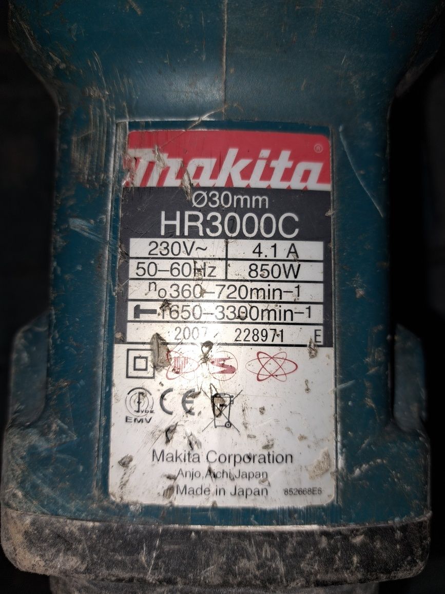 Перфоратор MAKITA HR3000C