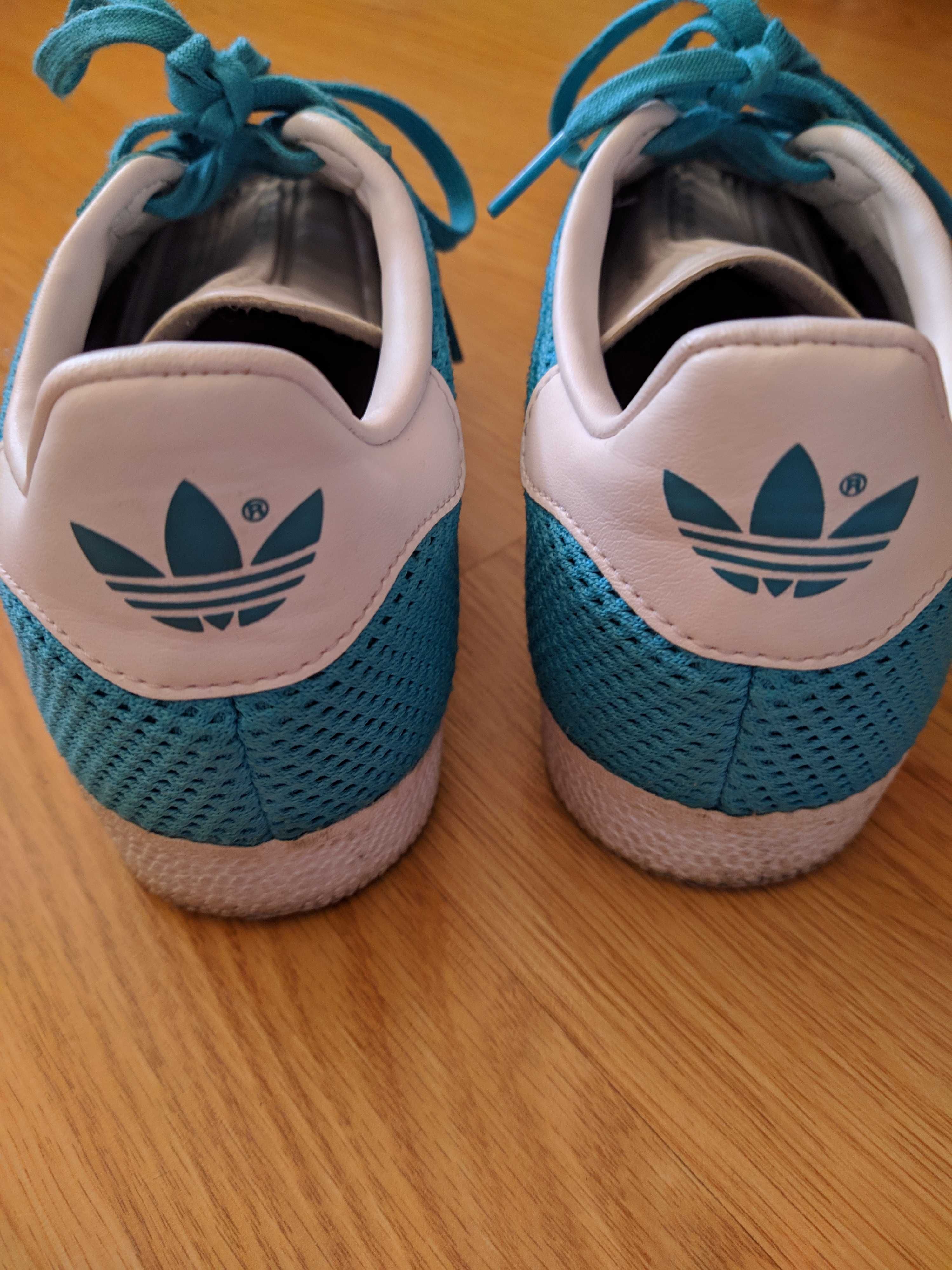 Sapatilhas azuis adidas gazelle