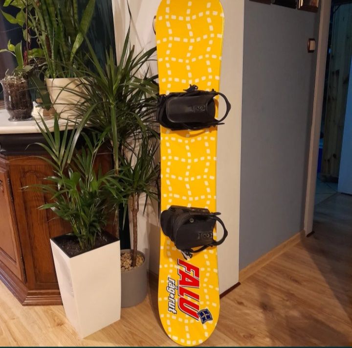 Snowboard 150cm + kask