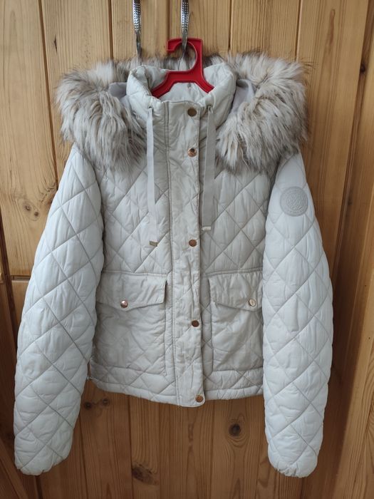 Молочная стеганная курточка