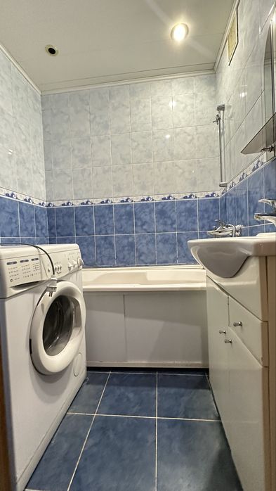 Продаж 3к поруч з центром міста . Міська лікарня