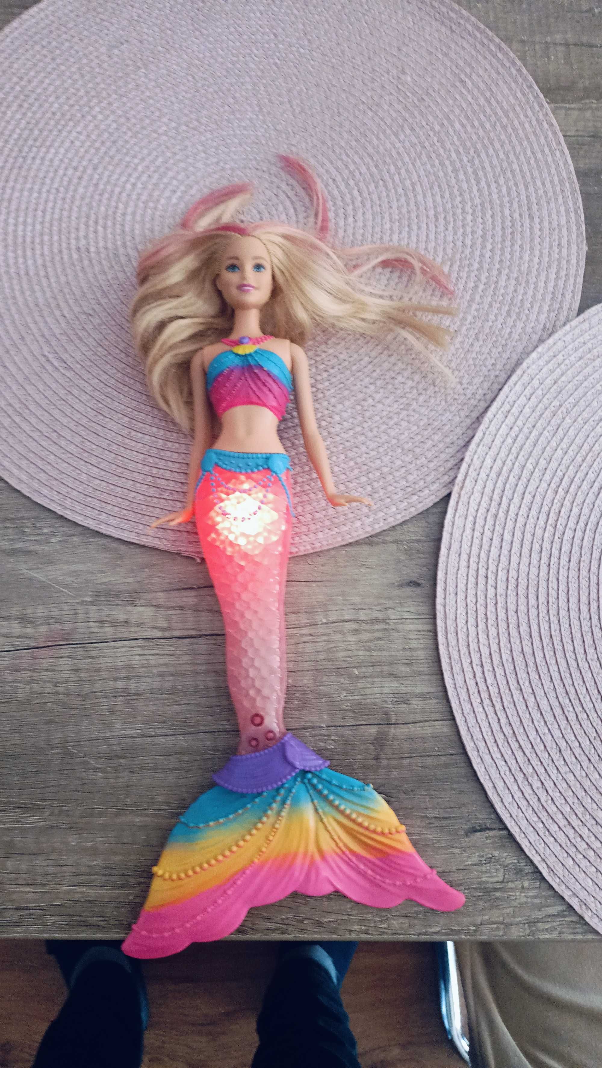 Lalka Barbie Tęczowa syrenka Światło