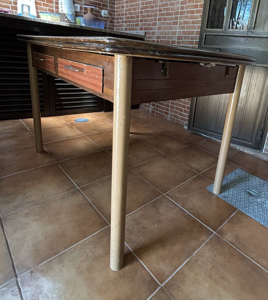 Mesa de madeira extensivel