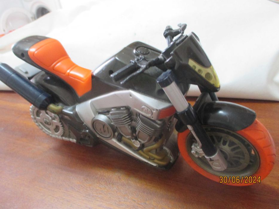 Brinquedo - mota em plástico com 34 cms