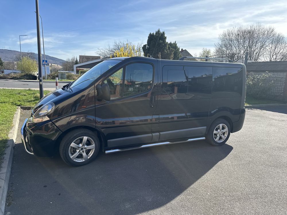 Nissan Primastar 2.5  7 os ( trafic , vivaro)