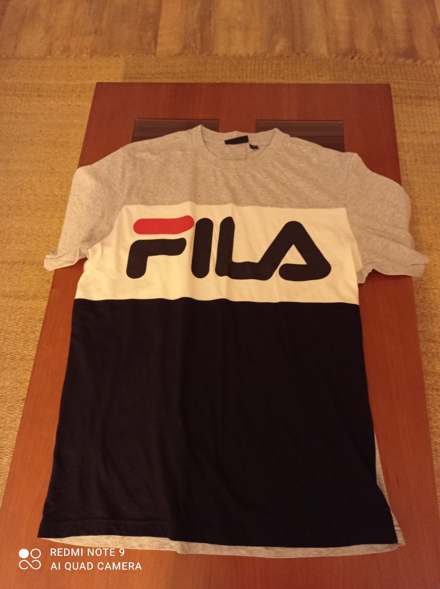 T-shirt FILA do tamanho S