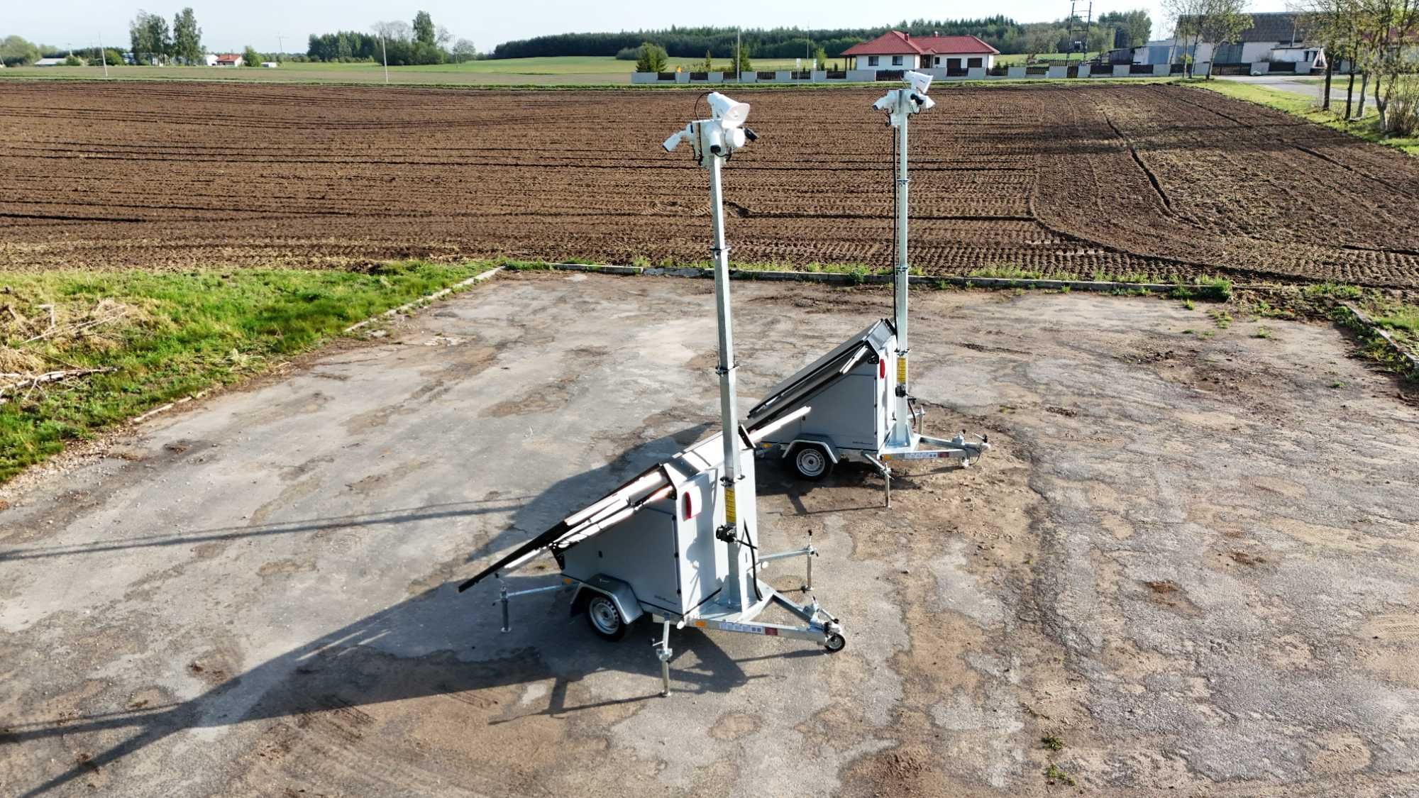 Przyczepa wieża do monitoringu z masztem teleskopowym i zabudową
