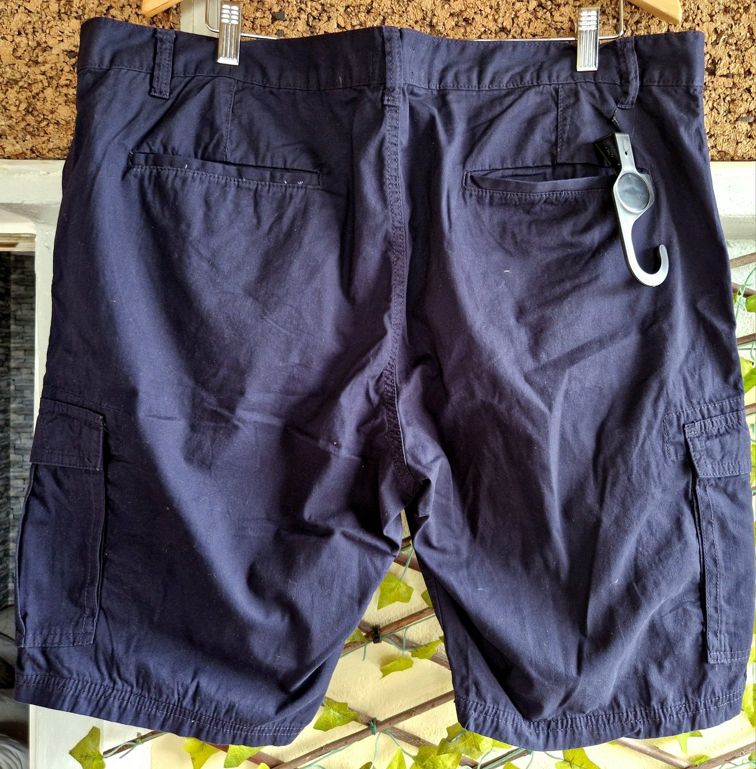 Calções bermudas novas com bolsos laterais em sarja
Xl n 48 n 50
Fabri
