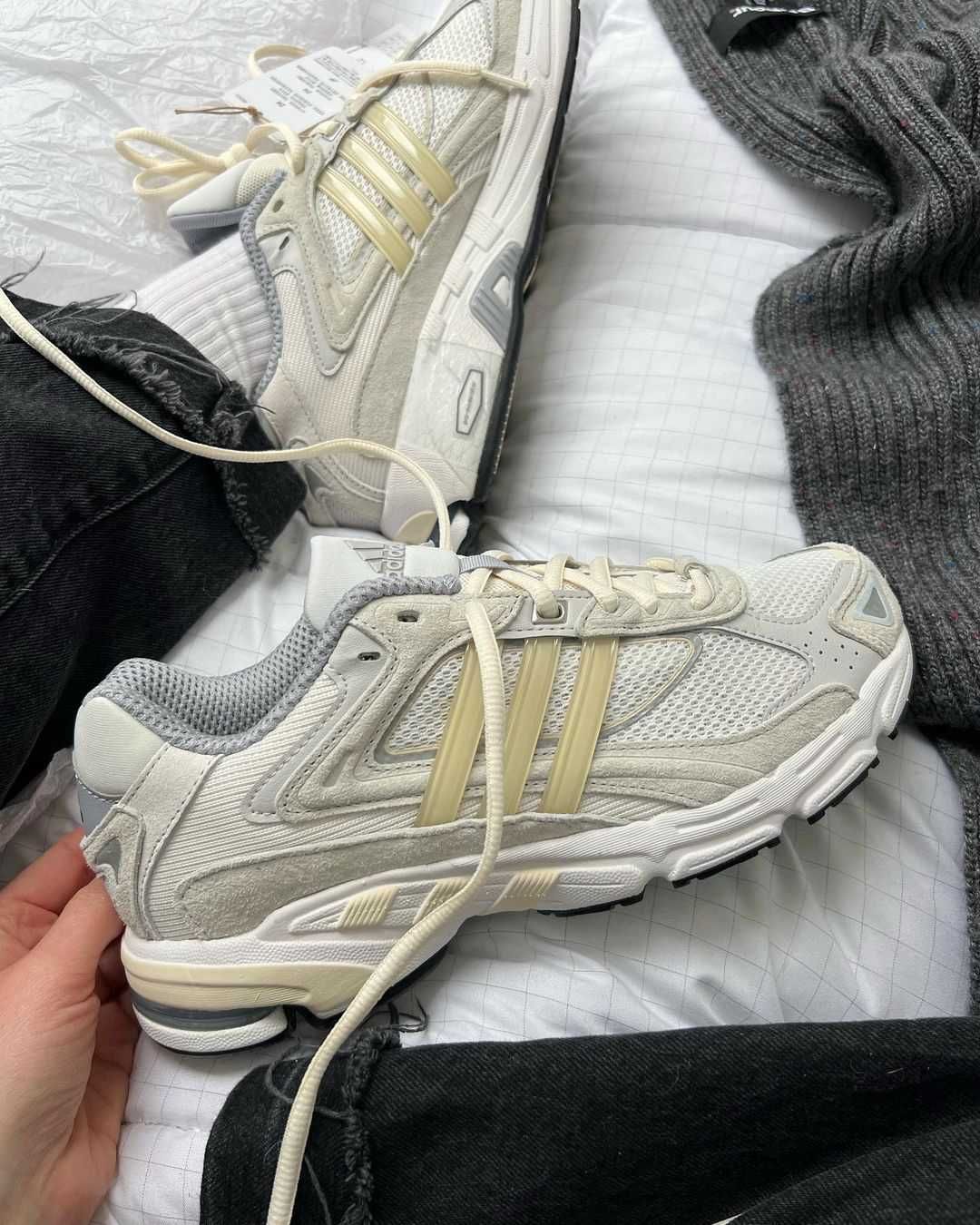 Кроссовки/Кросівки Жіночі Adidas Response Cl Bad Bunny/Останні Розміри