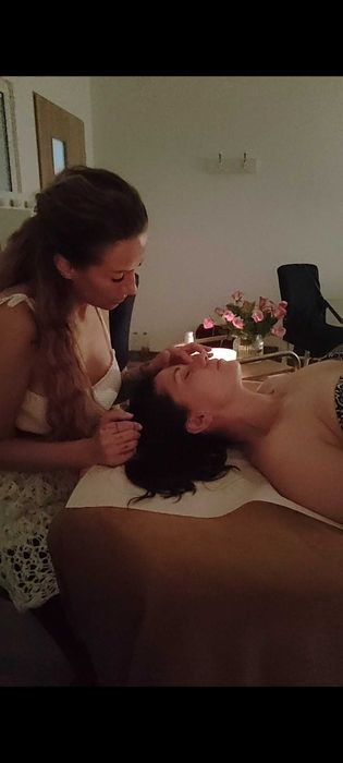 Zamień napięcie w głębokie ukojenie- Odkryj magię masażu głowy