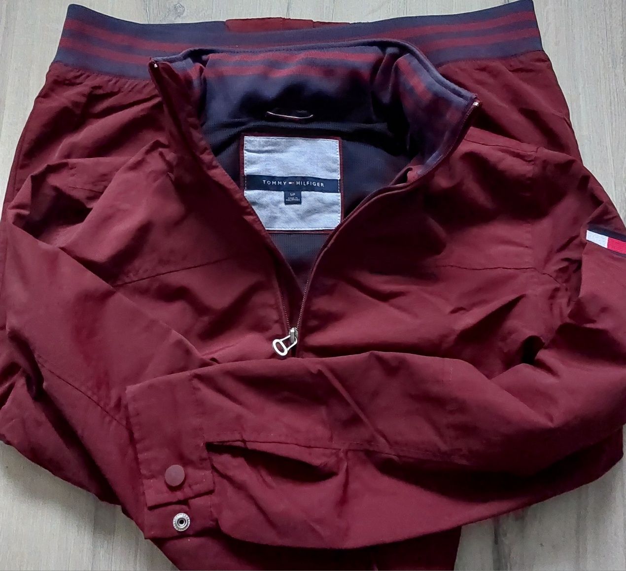 Tommy Hilfiger nowa kurtka męska lekka z kapturem przeciwdeszczowa r.
