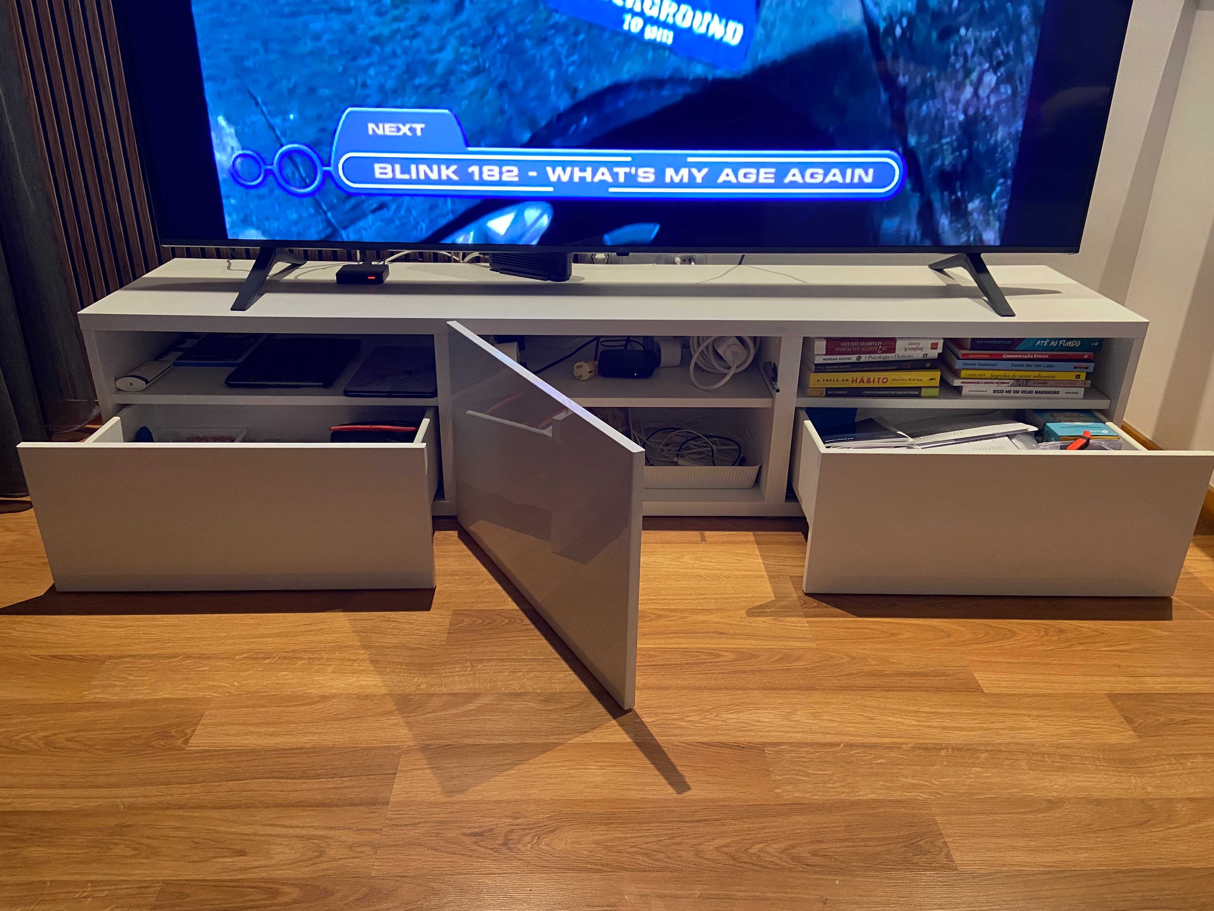 VENDE-SE MÓVEL TV COMO NOVO