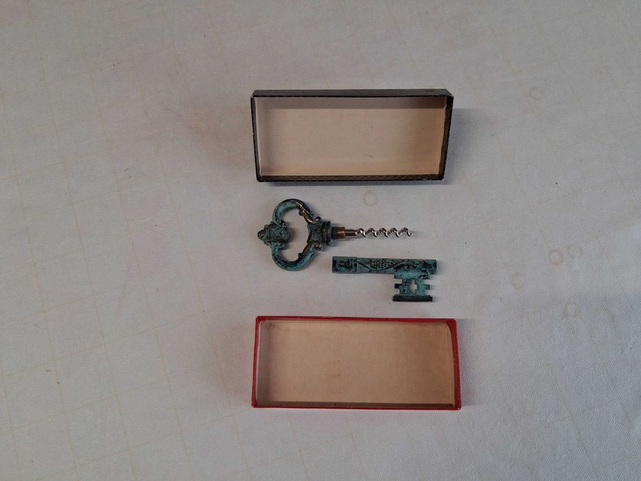 Saca Rolhas Chave Artístico com Caixa