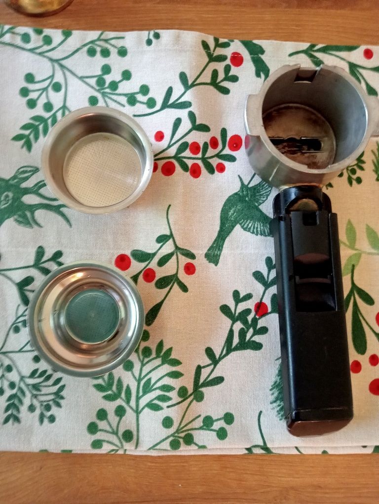 Ekspres do kawy kolbowy cisnieniowy DeLonghi Kaffe Veneto, wersja retr