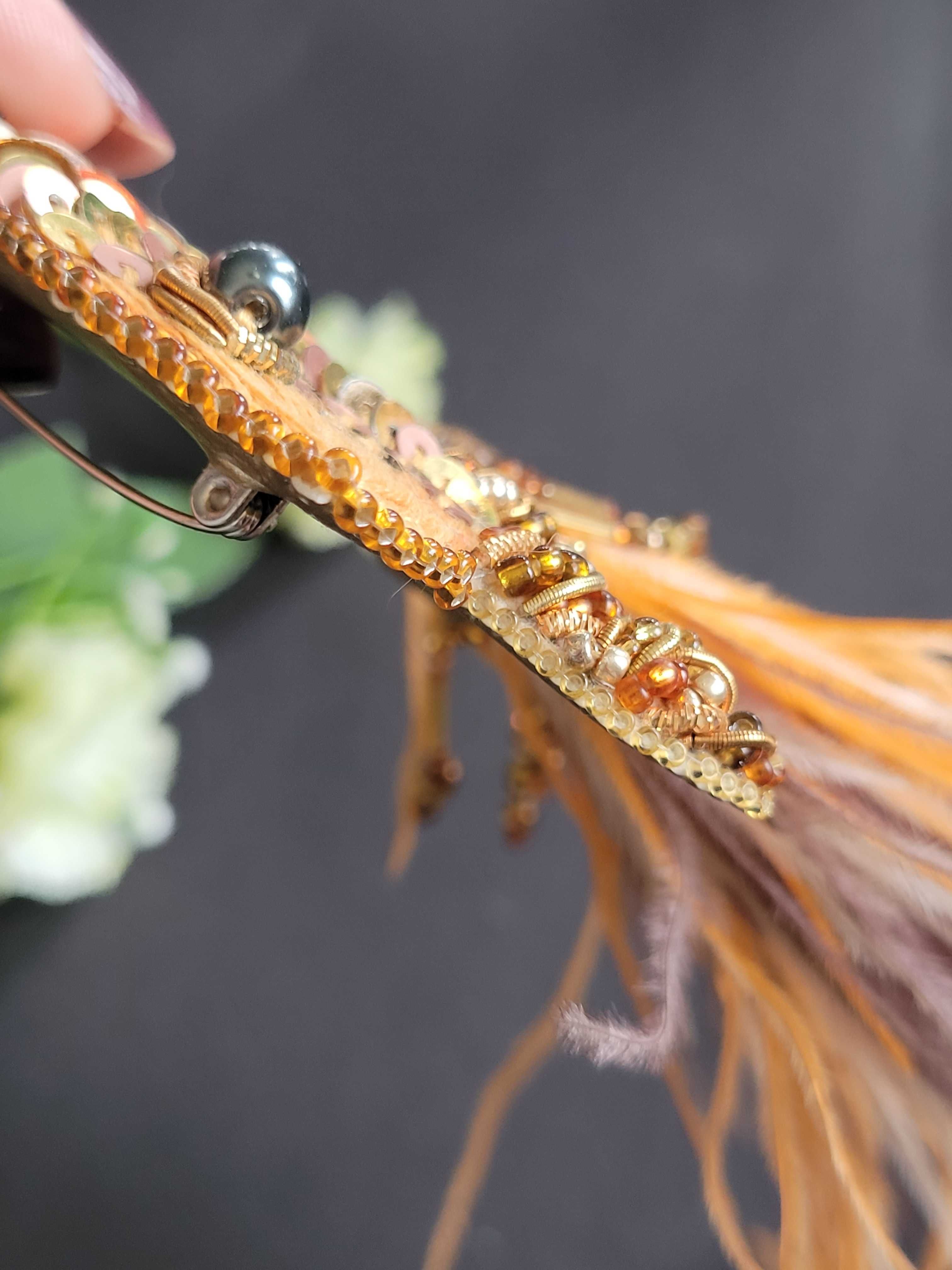 Broszka "Magiczna pomaranczowa rybka" zdobiona cekinami HANDMADE