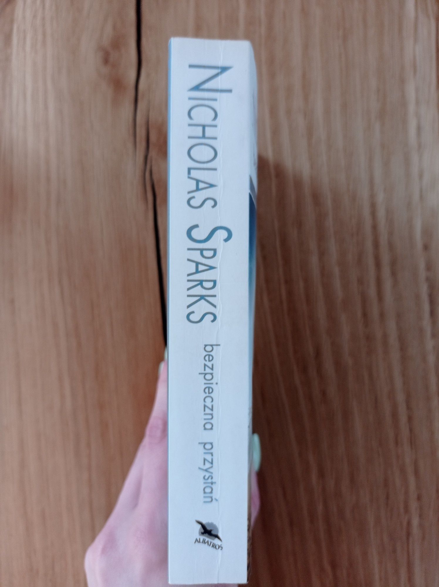 Książka Bezpieczna przystań Nicholas Sparks wersja kieszonkowa