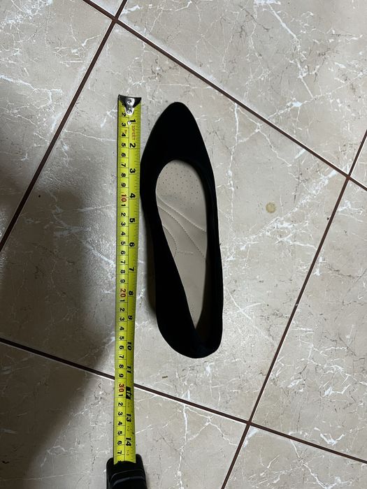 Buty, szpilki CLARKS - r 36, czarne, zamsz, stan BDB, OKAZJA