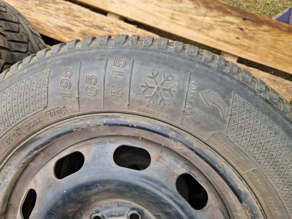 Opony zimowe na felgach stalowych 120zł sztuka