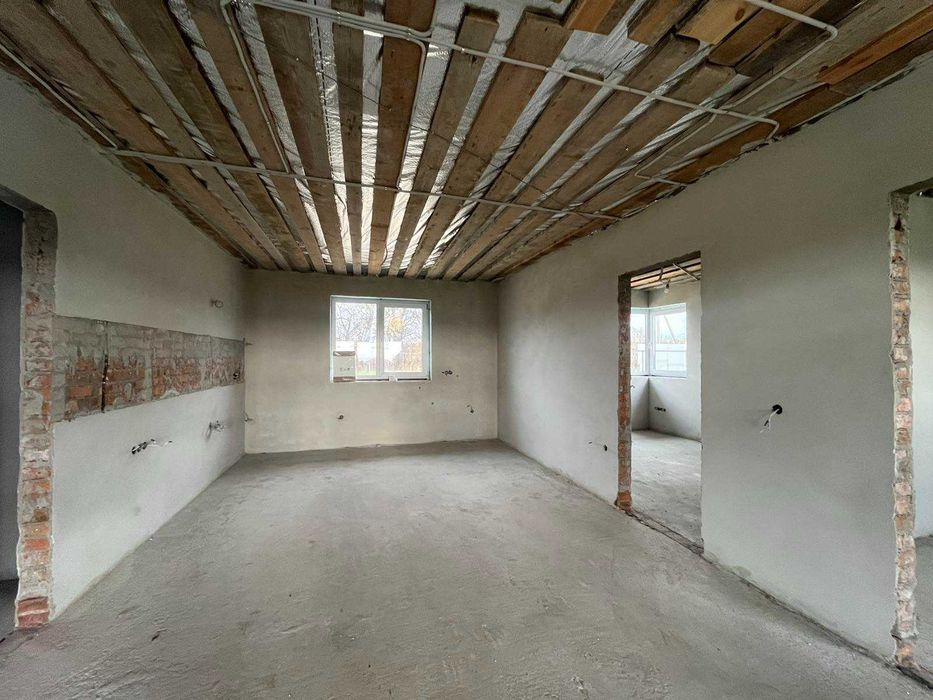 Будинок новобудова (коробка під чистову обробку)