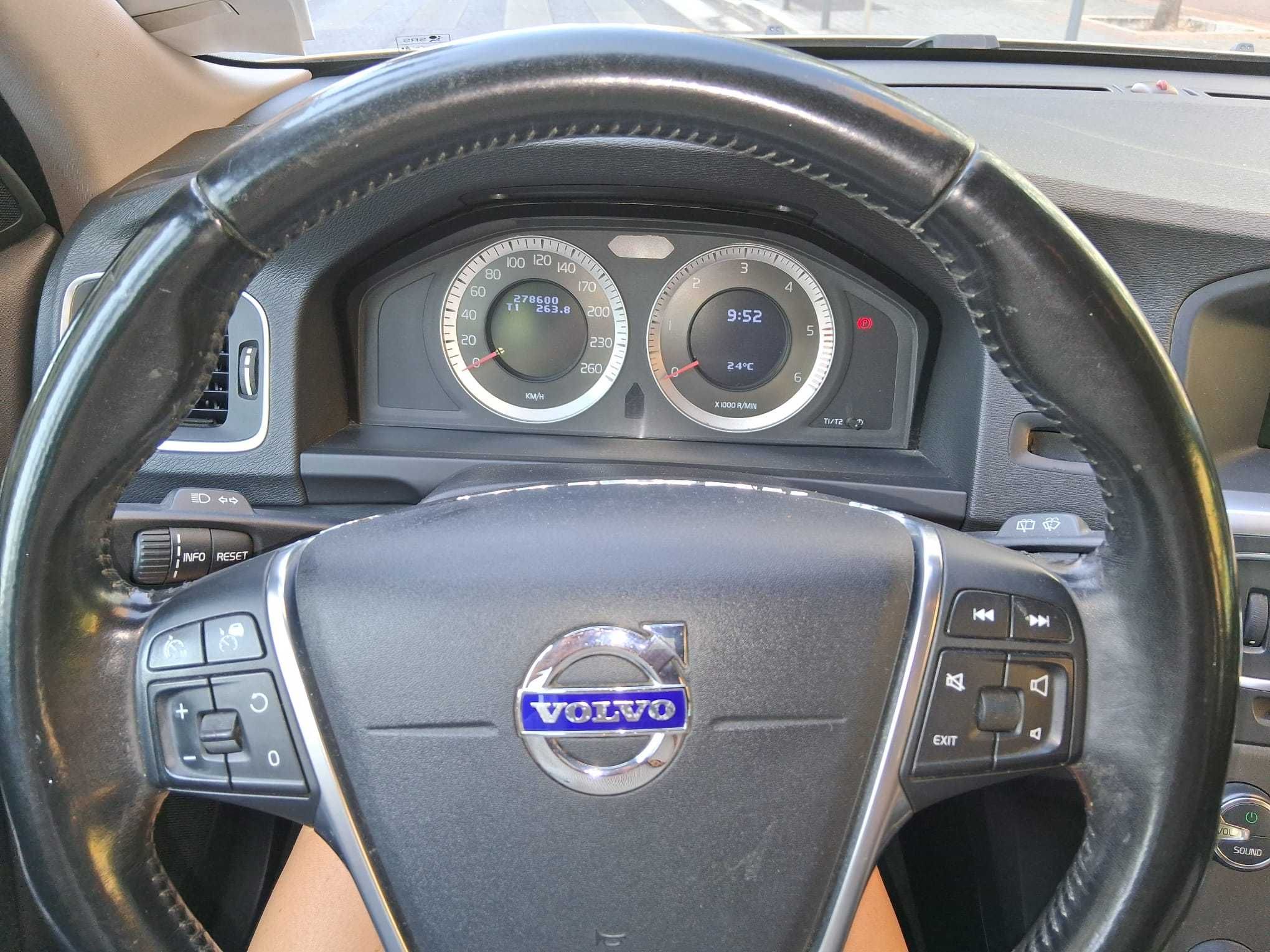 Carrinha Volvo V60 (salvado mas a circular) 5.500€