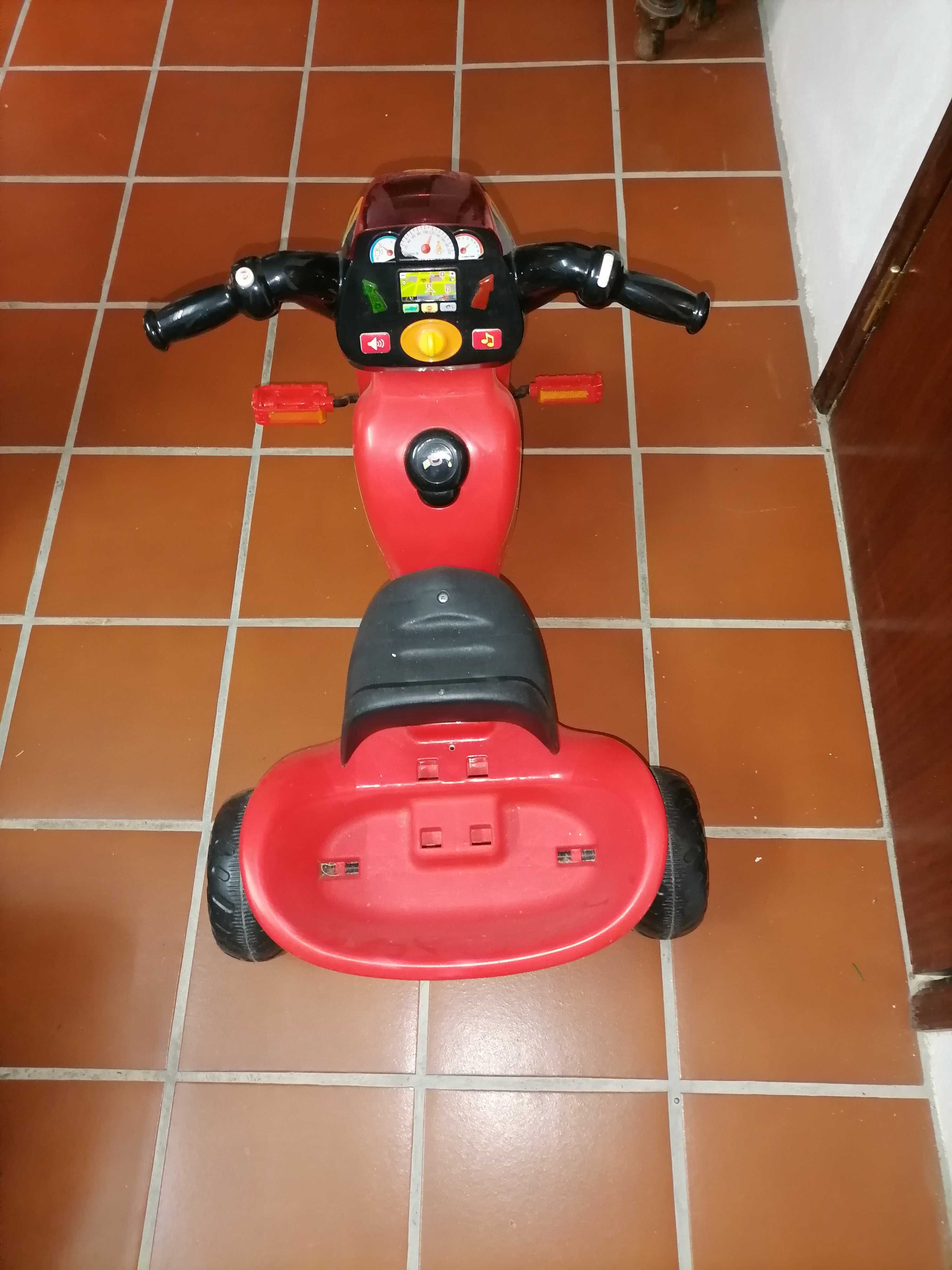 Triciclo de criança CARS