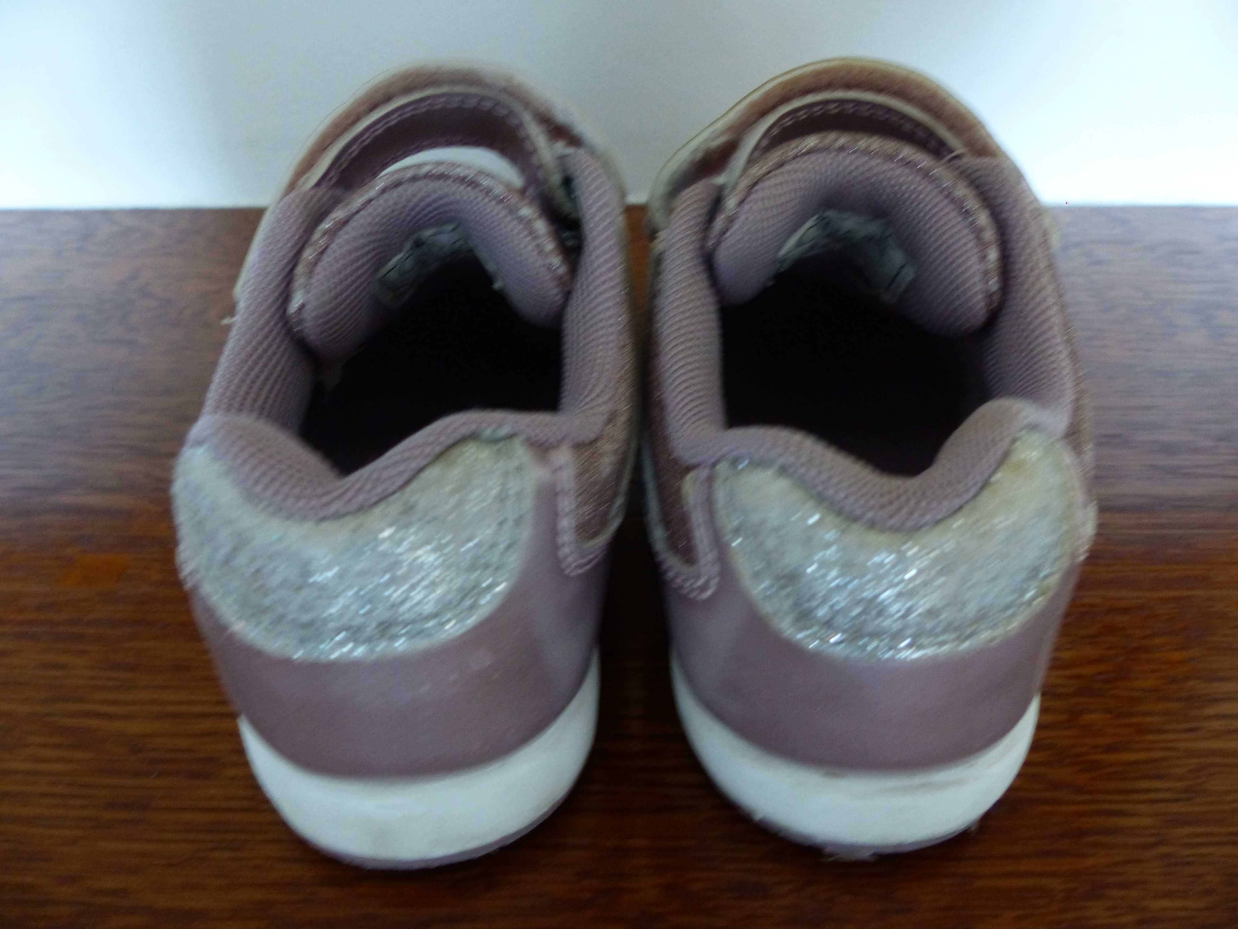 Buty sportowe r. 26 CupCake dł wkł. 15,5 cm.