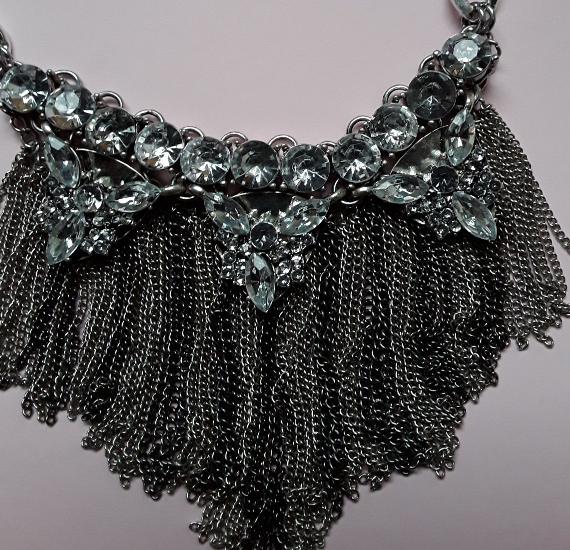 Colar gargantilha em metal prateado da Moon C Paris