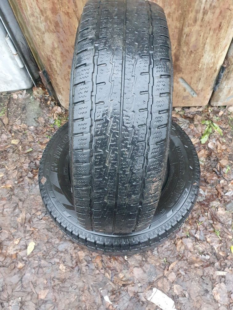 Продам резину 215/70 R15C