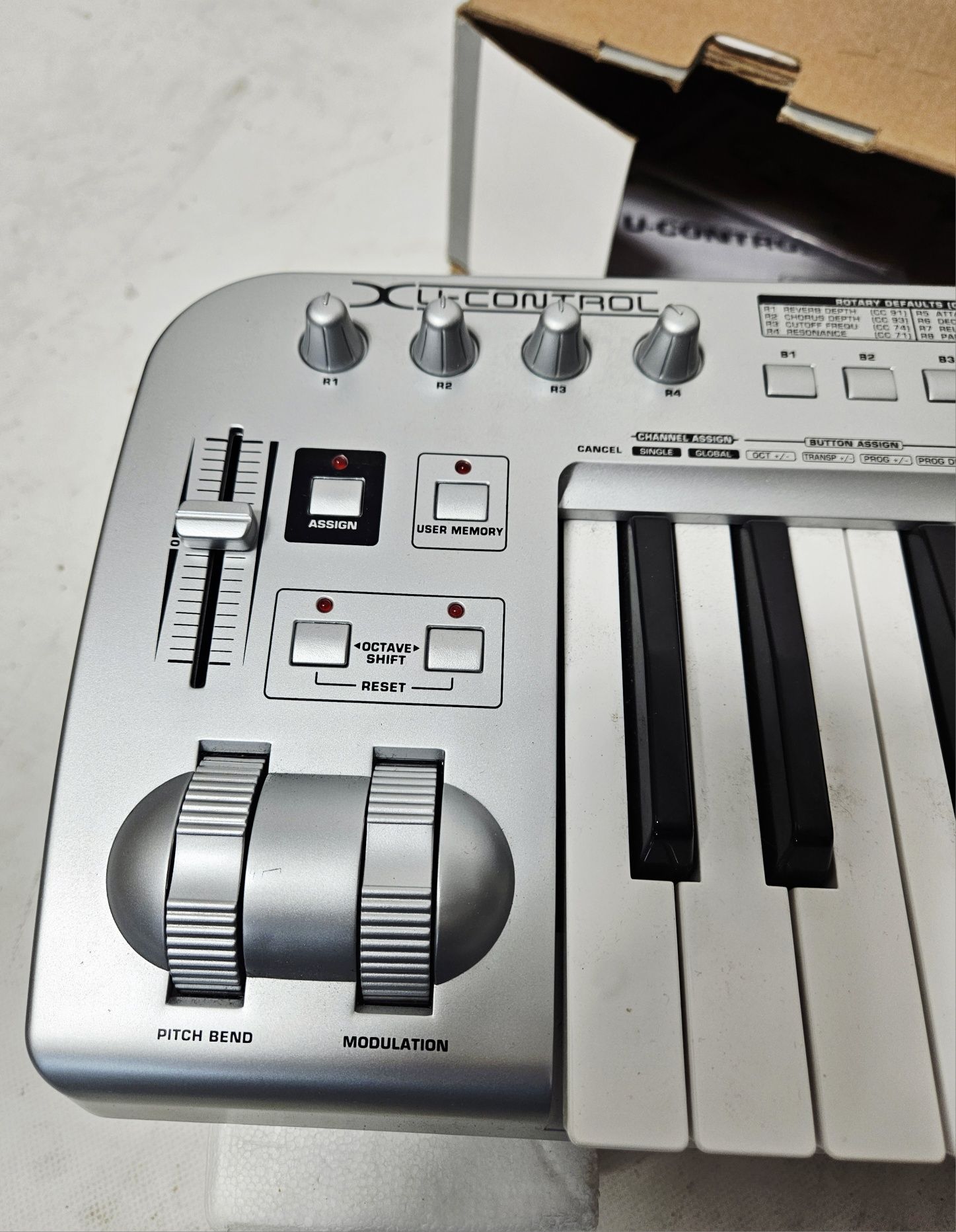 Klawiatura sterującą MIDI Behringer UMX25