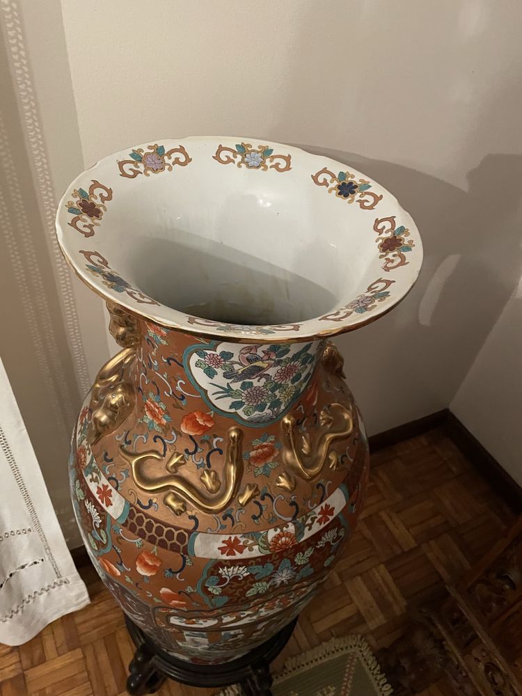 Jarrão decorativo - com base em madeira incluida.