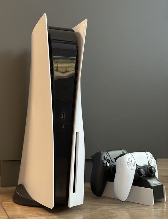 Konsola Playstation 5 Napęd + 2 pady, Ładowarka