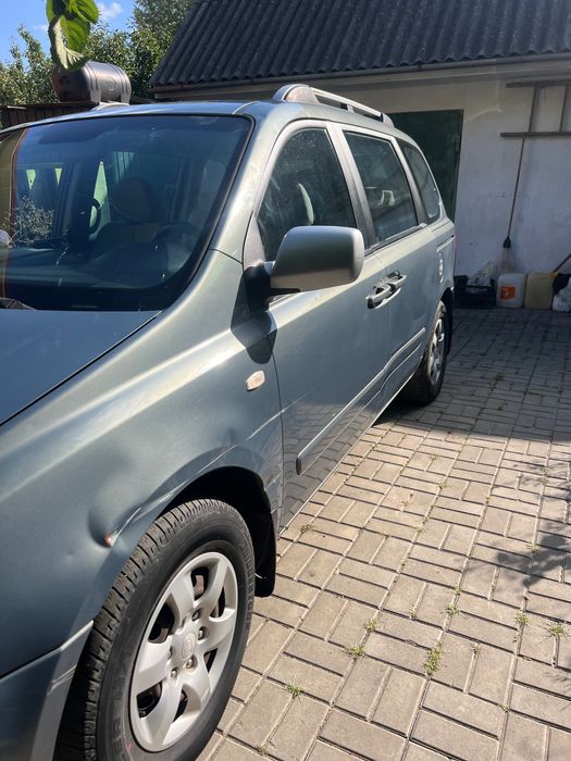 Продам авто в хорошому стані KIA CARNIVAL