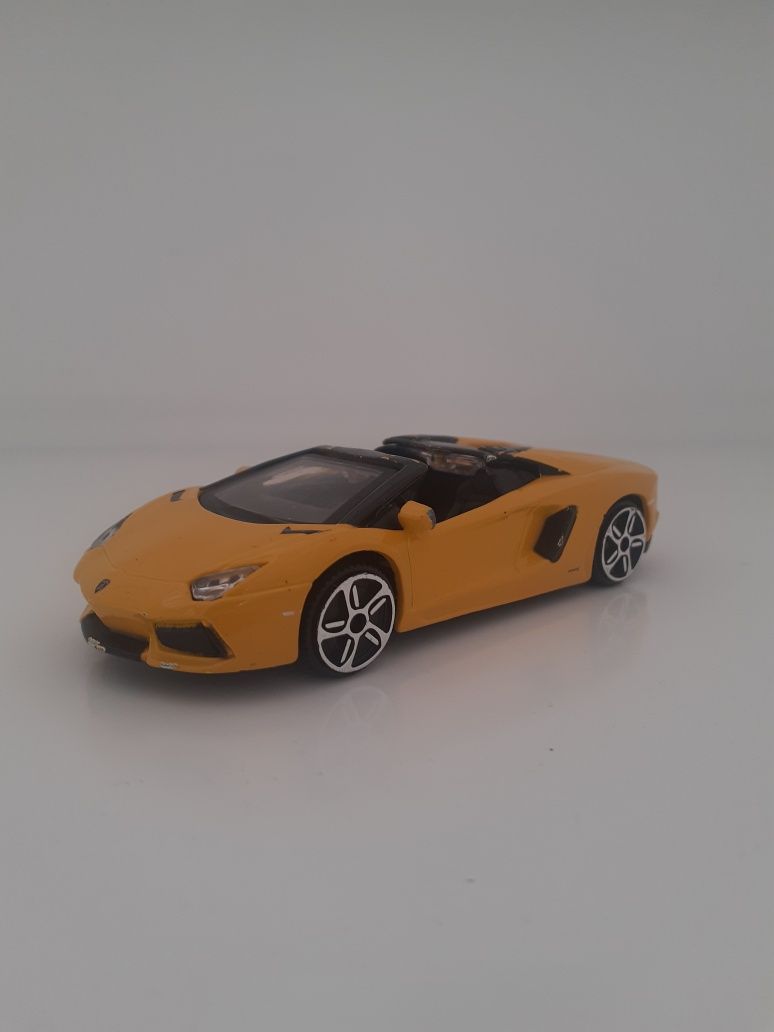 Zabawka model autko Lamborghini Aventador Lp-700 Burago skala 1:45