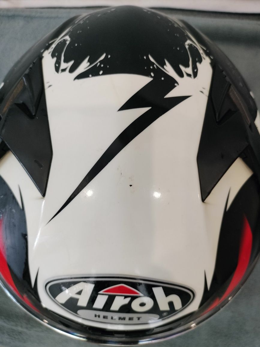 Capacete Airoh skull bones