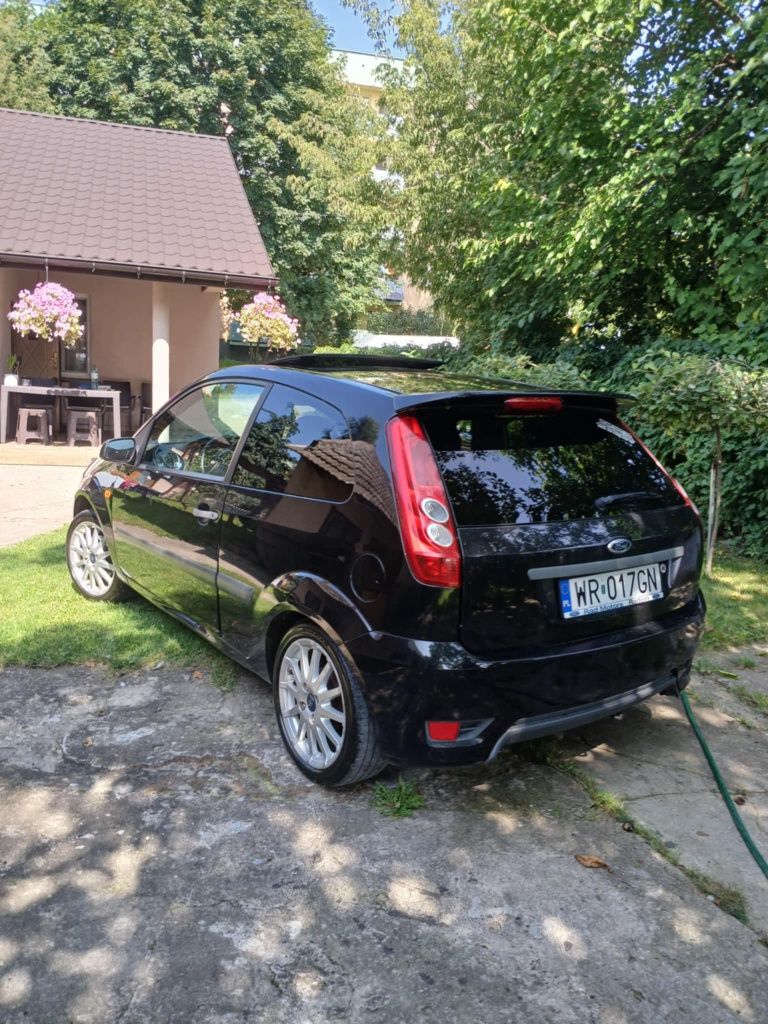 Ford Fiesta kolor czarny