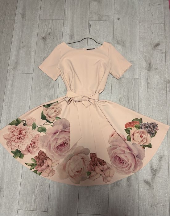 Сукня з квітковим принтом